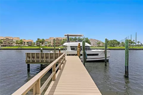 2773 Seabreeze Dr S, Gulfport, FL 33707