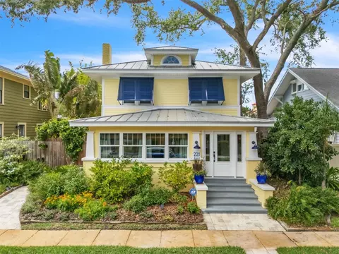 221 13th Ave NE, Saint Petersburg, FL 33701