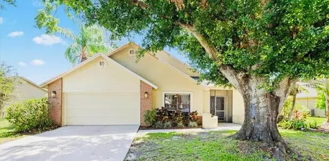 1914 Elk Spring Dr, Brandon, FL 33511
