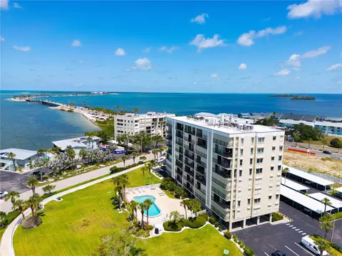 2530 Gary Cir #301, Dunedin, FL 34698