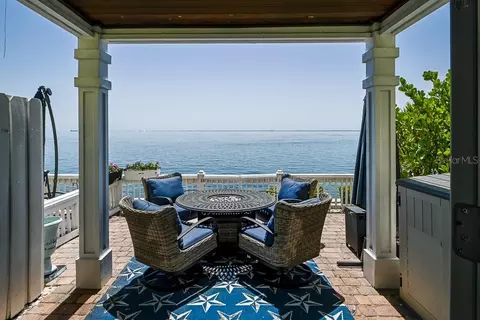 5042 Coquina Key Dr SE, Saint Petersburg, FL 33705
