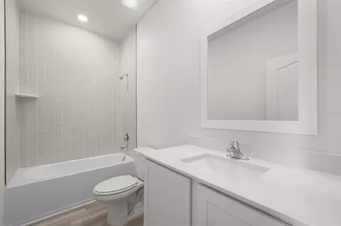 Bath - 13291 Tula Loop, Astatula, FL 34705 photo 2 of 2