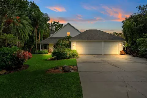 6915 215th St E, Bradenton, FL 34211