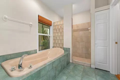 Bath - 6915 215th St E, Bradenton, FL 34211 photo 2 of 5