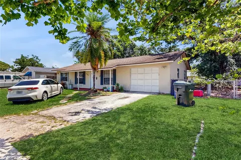 1720 Chrysler Ave, Sarasota, FL 34234