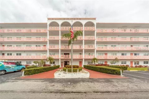 5501 80th St N #207, Saint Petersburg, FL 33709