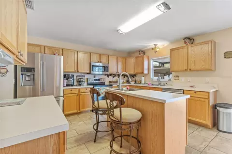 Kitchen - 10311 Frog Pond Dr, Riverview, FL 33569 photo 4 of 5
