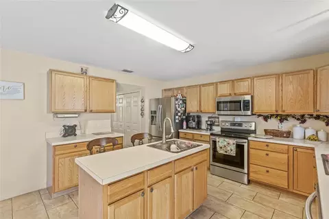 Kitchen - 10311 Frog Pond Dr, Riverview, FL 33569 photo 5 of 5