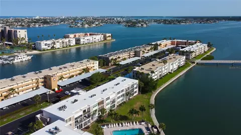 7465 Bay Island Dr S #213, South Pasadena, FL 33707