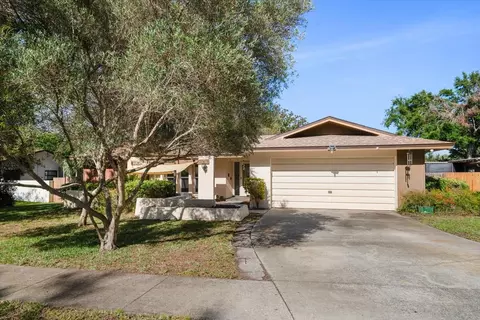 1142 Lancer Ln, Tarpon Springs, FL 34689