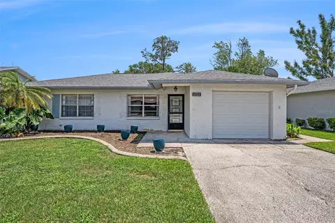 6520 Meadowbrook Ln, New Port Richey, FL 34653