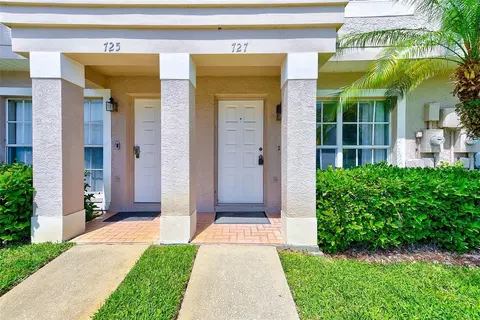 727 Kensington Lake Cir, Brandon, FL 33511