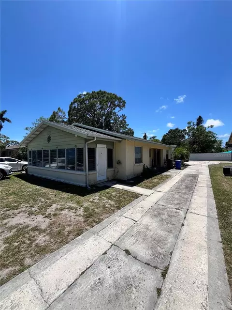 1708 28th St W, Bradenton, FL 34205