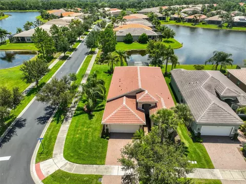 16227 Cape Coral Dr, Wimauma, FL 33598
