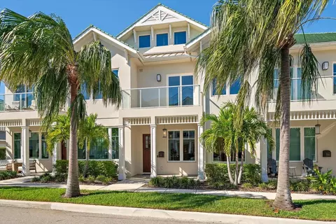12 Country Club Ln, Belleair, FL 33756