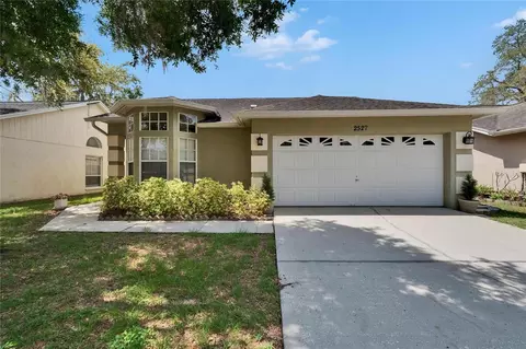 2527 Wrencrest Cir, Valrico, FL 33594