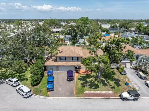 8263 132nd St, Seminole, FL 33776