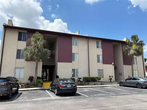 3814 N Lake Dr #65, Tampa, FL 33614