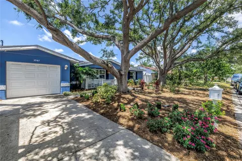 5947 46th Ave N, Kenneth City, FL 33709