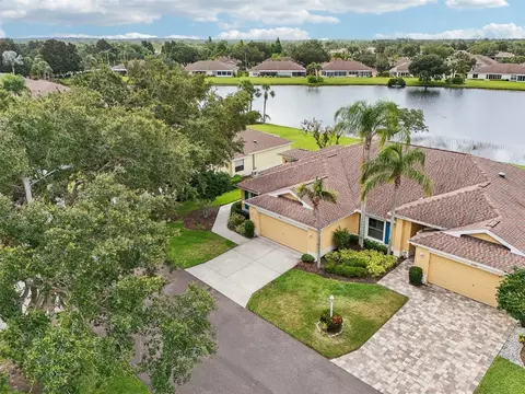 2218 Brookfield Greens Cir #82, Sun City Center, FL 33573