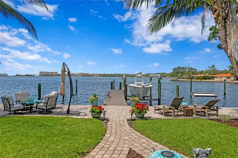 4649 Neptune Dr SE, Saint Petersburg, FL 33705
