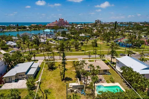 3111 S De Bazan Ave, Saint Pete Beach, FL 33706
