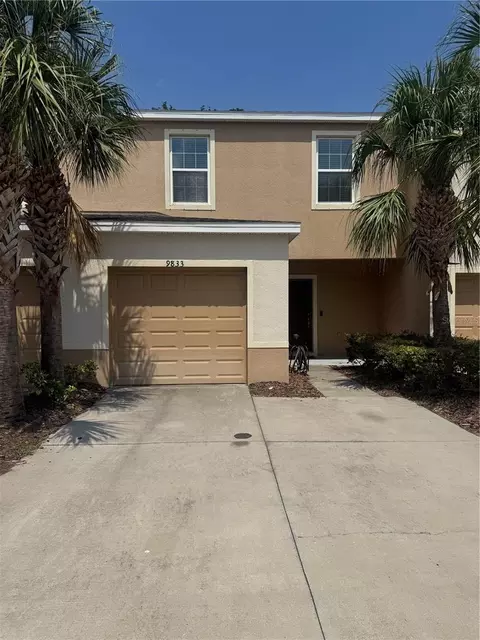 9833 Hound Chase Dr, Gibsonton, FL 33534