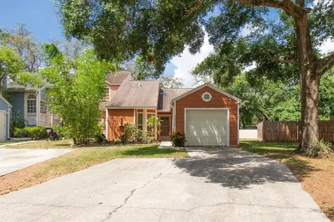 9466 Forest Hills Cir, Tampa, FL 33612