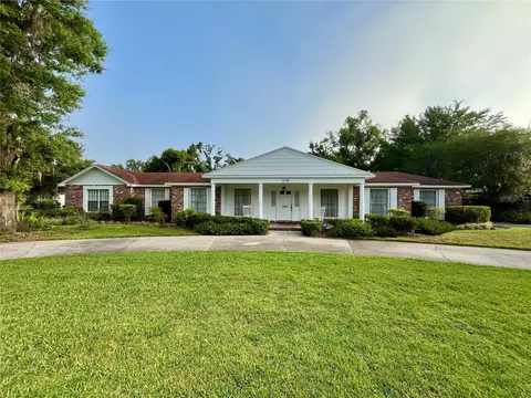 1002 W Pinedale Dr, Plant City, FL 33563