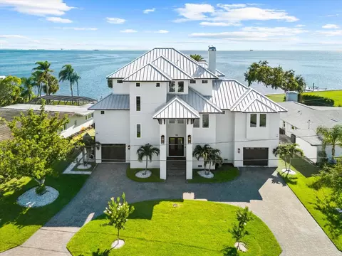 110 Carlyle Dr, Palm Harbor, FL 34683
