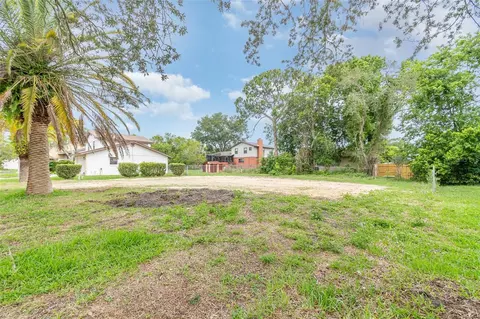 1328 N Paradise Ln, Daytona Beach, FL 32119