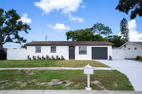 12448 114th St, Largo, FL 33778