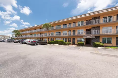 6400 46th Ave N #203, Kenneth City, FL 33709
