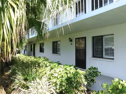 111 Lakeview Pl, Oldsmar, FL 34677