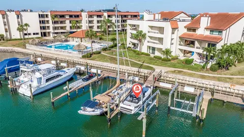 120 1st St E #109, Tierra Verde, FL 33715