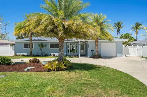9485 Treasure Ln NE, Saint Petersburg, FL 33702