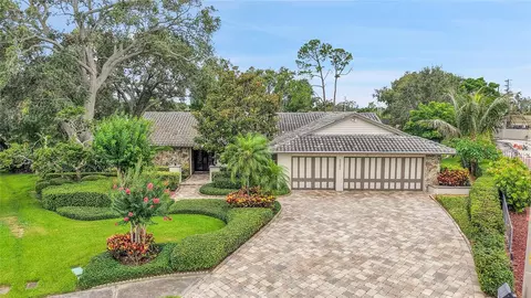 3207 Hilltop Ln, Largo, FL 33770