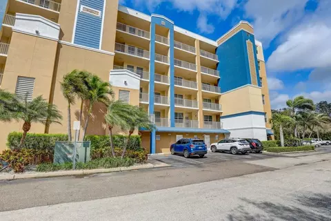 960 Starkey Rd #2405, Largo, FL 33771