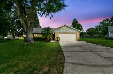 4221 Meadowbend Ct, Lakeland, FL 33811