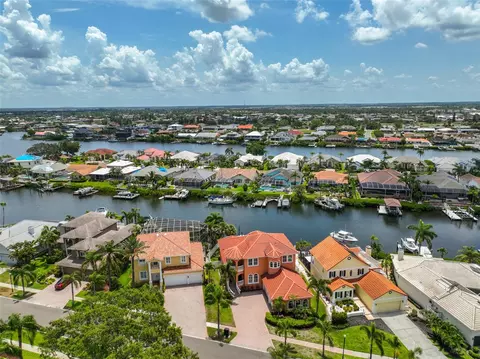 920 Symphony Isles Blvd, Apollo Beach, FL 33572