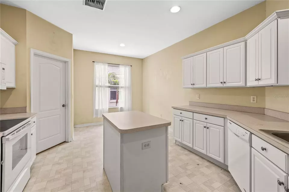 Kitchen - 27353 Edenfield Dr, Wesley Chapel, FL 33544 photo 2 of 2