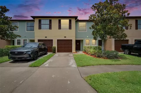 2435 Edgewater Falls Dr, Brandon, FL 33511