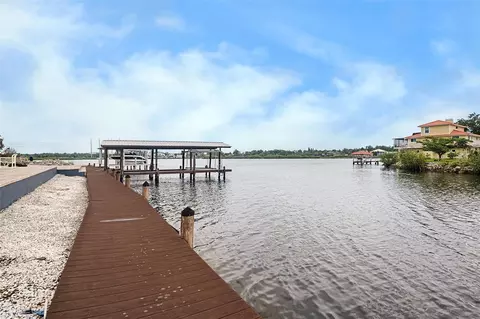 9910 Alavista Dr, Gibsonton, FL 33534