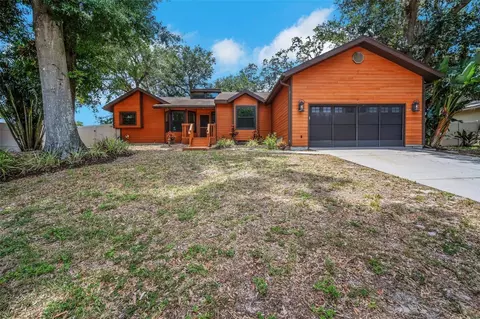 1004 Black Knight Dr, Valrico, FL 33594
