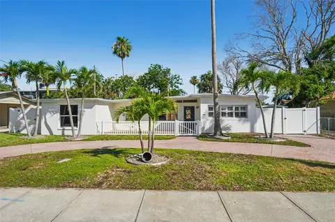 709 Pruitt Dr, Madeira Beach, FL 33708
