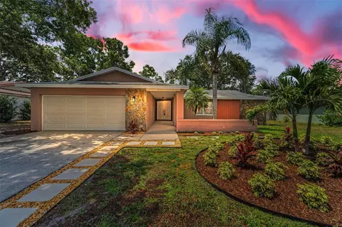 2063 Ridgecrest Dr, Dunedin, FL 34698