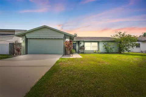 15917 Crying Wind Dr, Tampa, FL 33624