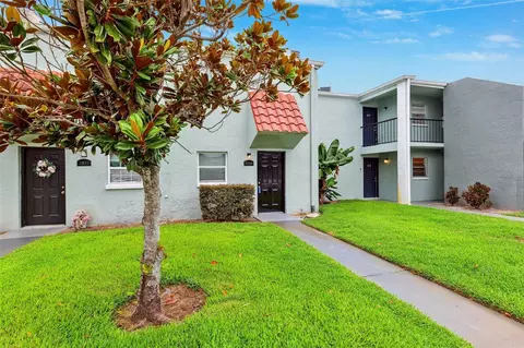 2834 Somerset Park Dr, Tampa, FL 33613