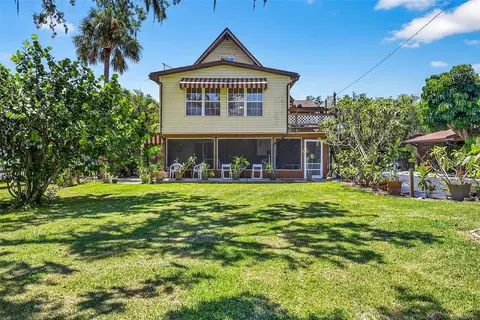 606 Dickman Dr SW, Ruskin, FL 33570