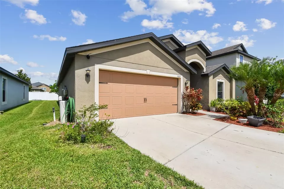 Exterior - 11837 Thicket Wood Dr, Riverview, FL 33579 photo 21 of 24